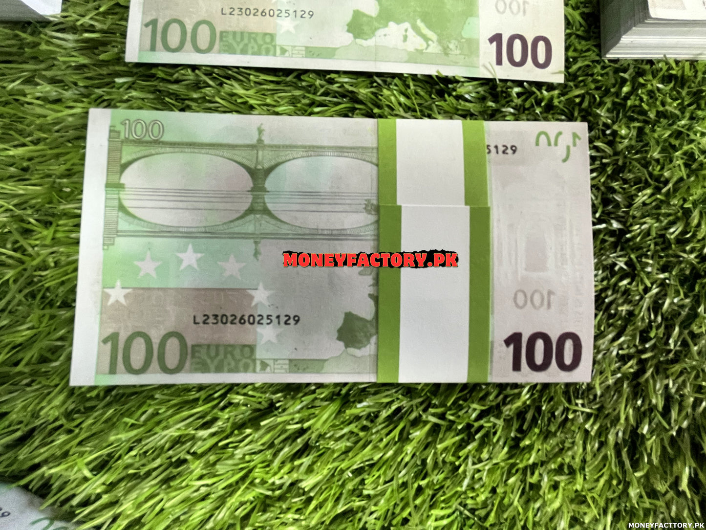 100 Euros Stack