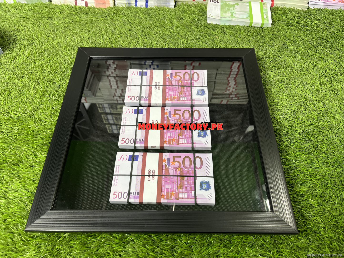 3 Stacks 500 Euros Frame