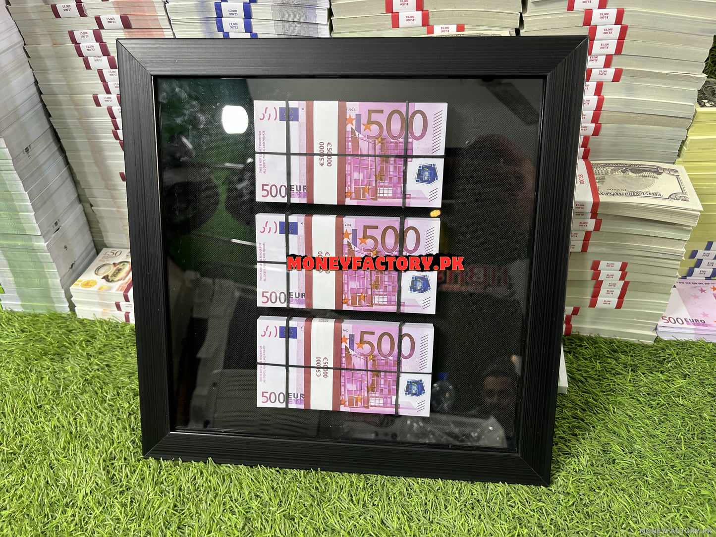 3 Stacks 500 Euros Frame