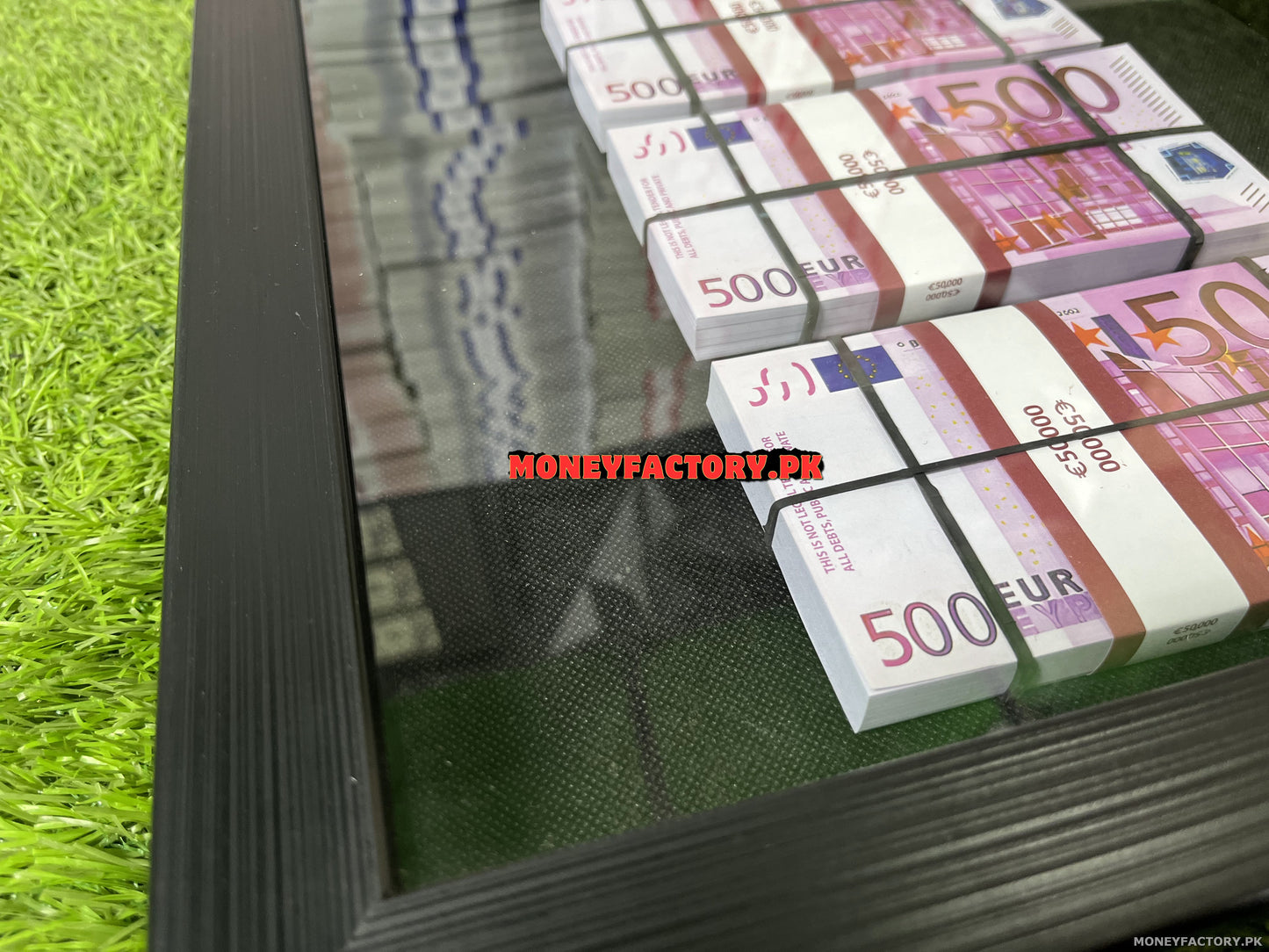 3 Stacks 500 Euros Frame