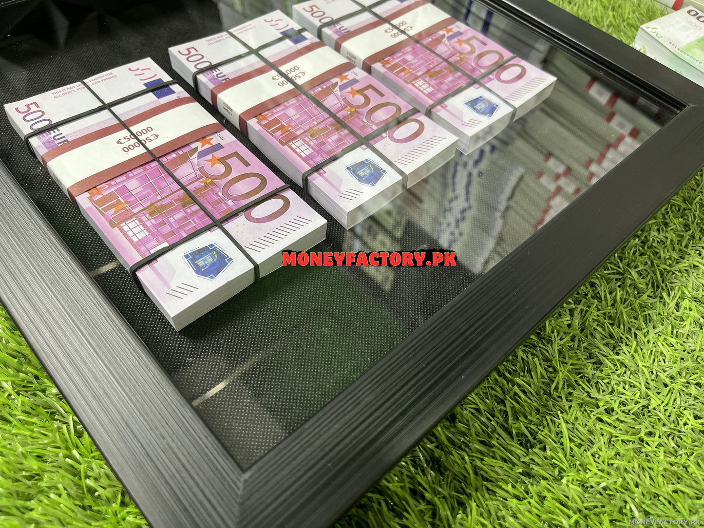 3 Stacks 500 Euros Frame