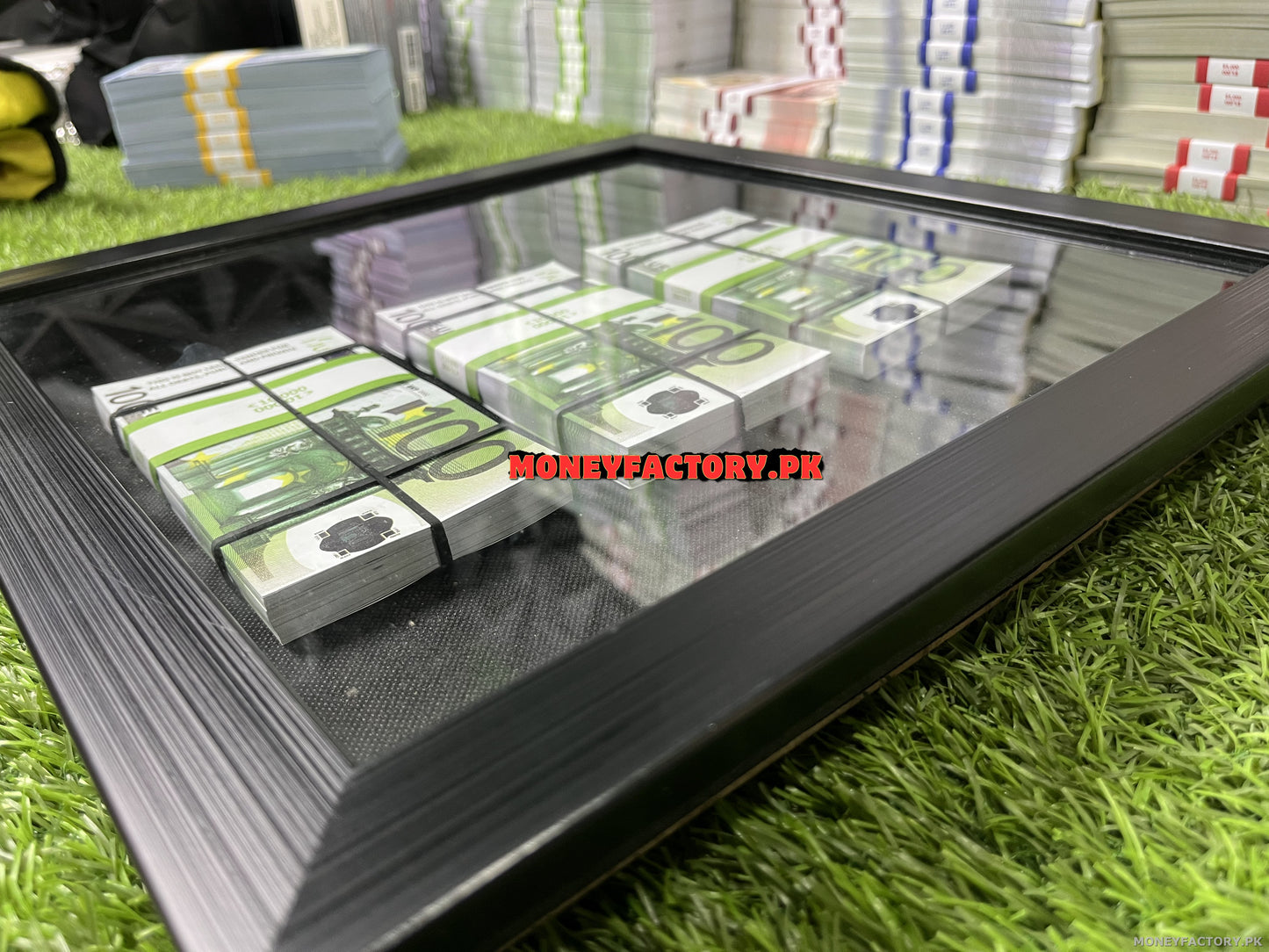 3 Stacks 100 Euros Frame