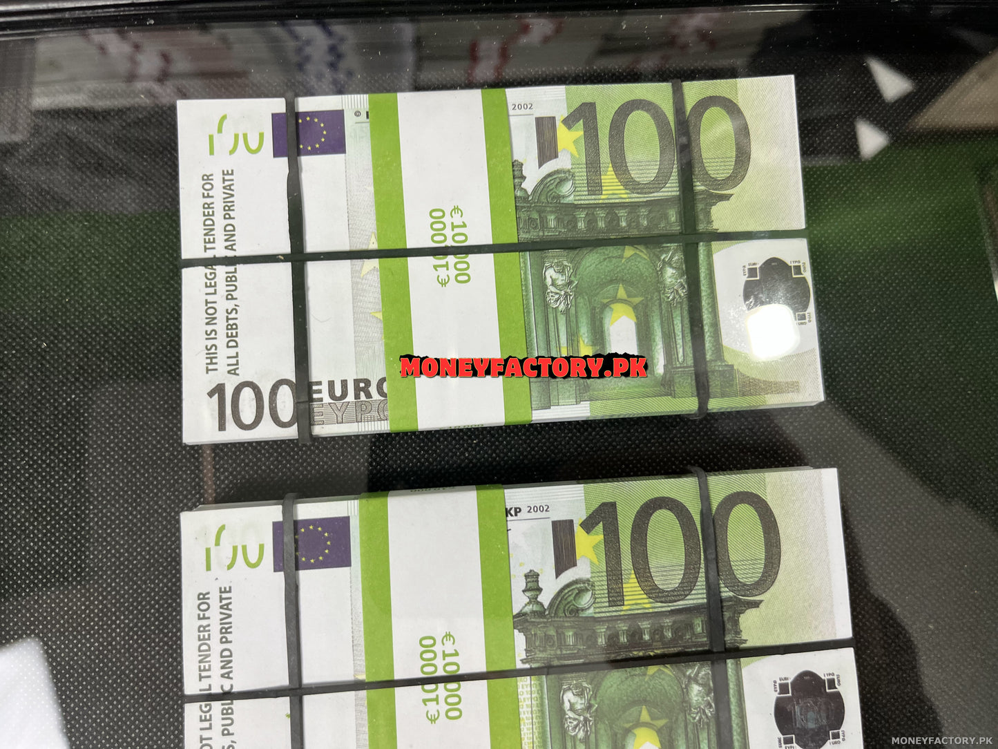 3 Stacks 100 Euros Frame