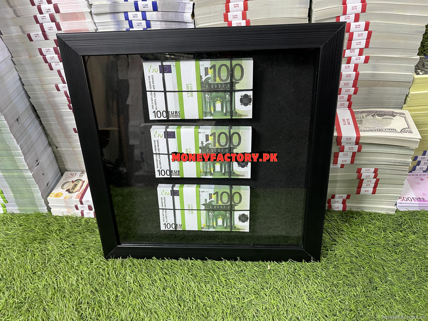 3 Stacks 100 Euros Frame