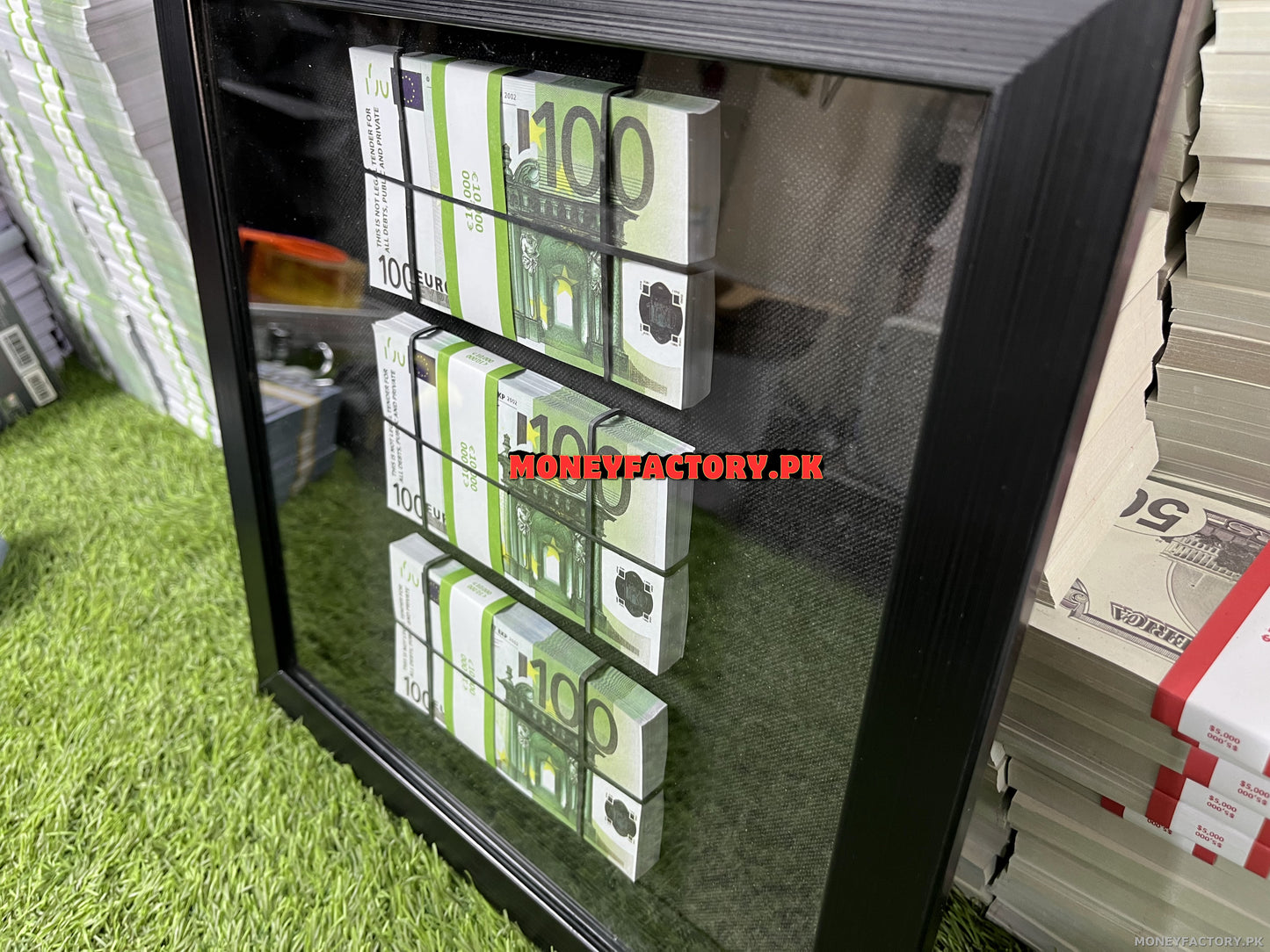 3 Stacks 100 Euros Frame
