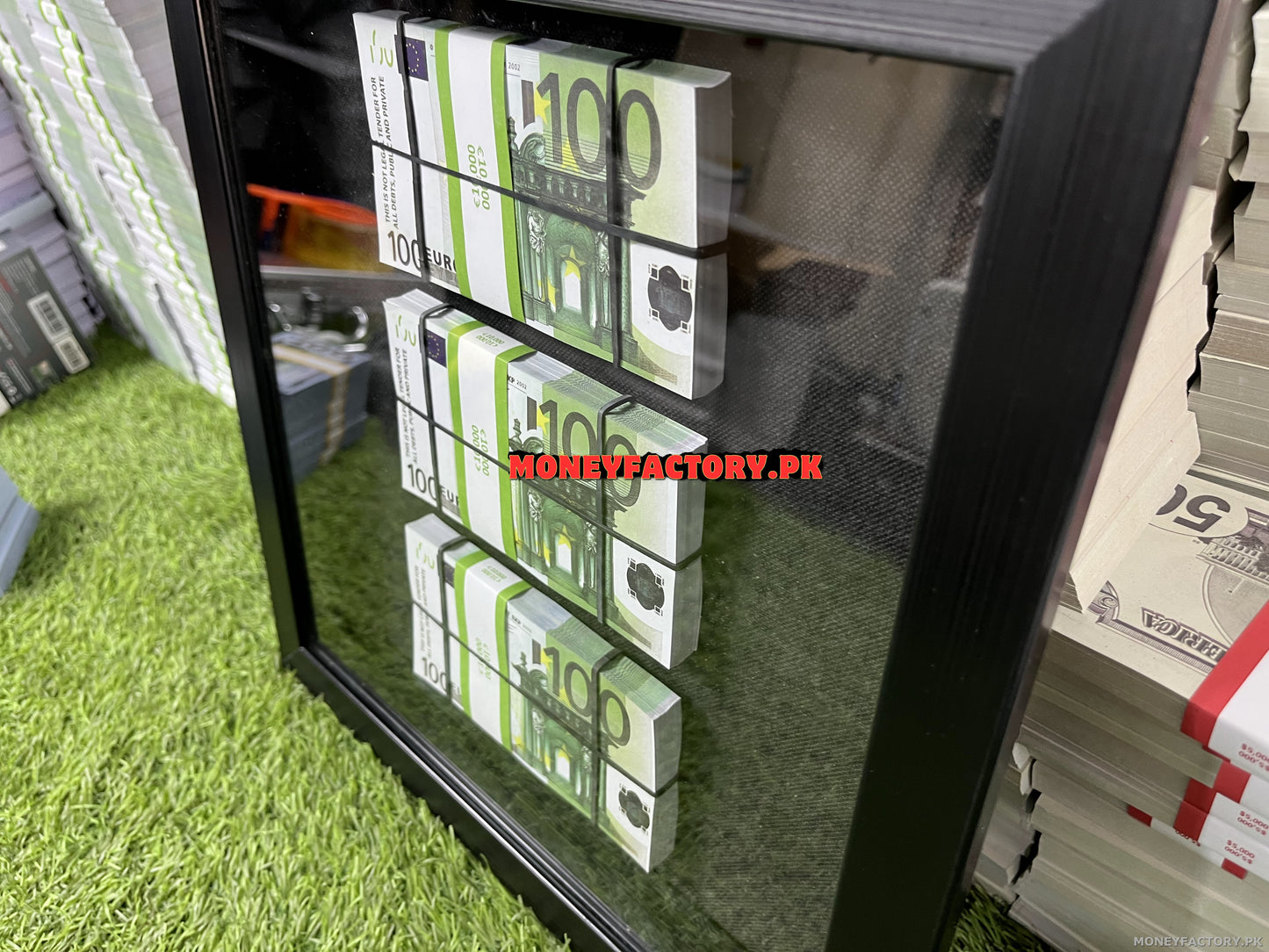 3 Stacks 100 Euros Frame