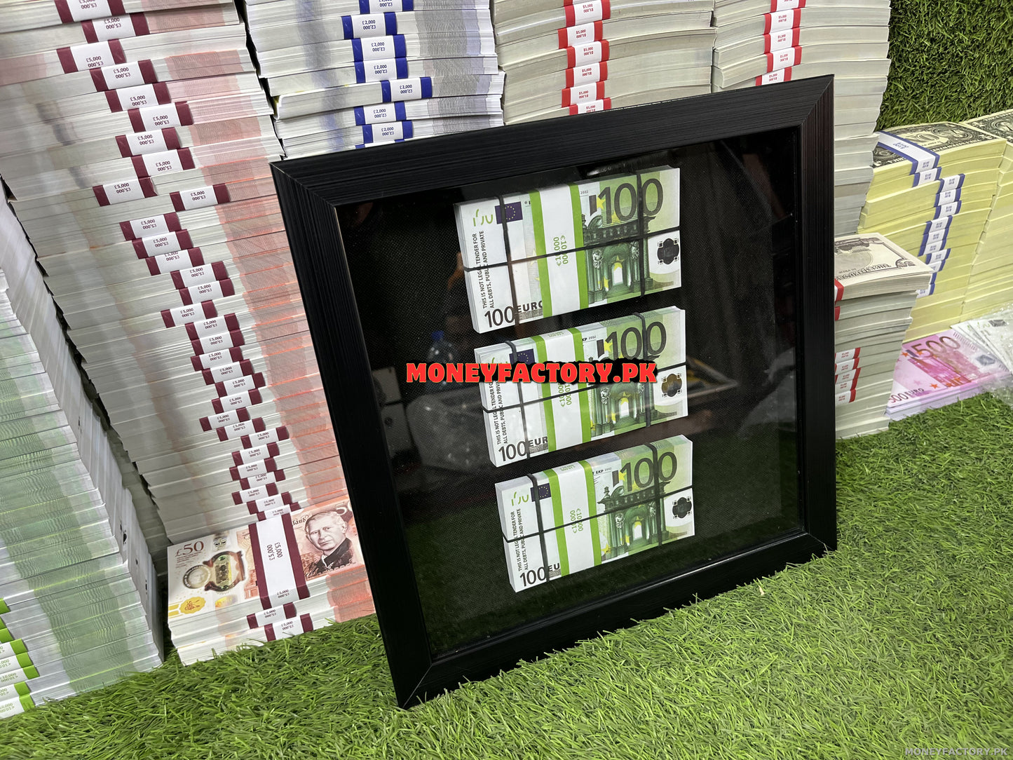 3 Stacks 100 Euros Frame