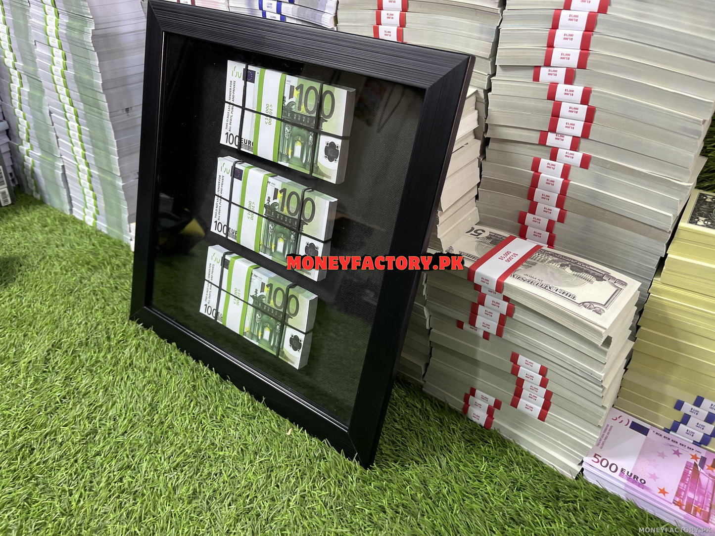 3 Stacks 100 Euros Frame