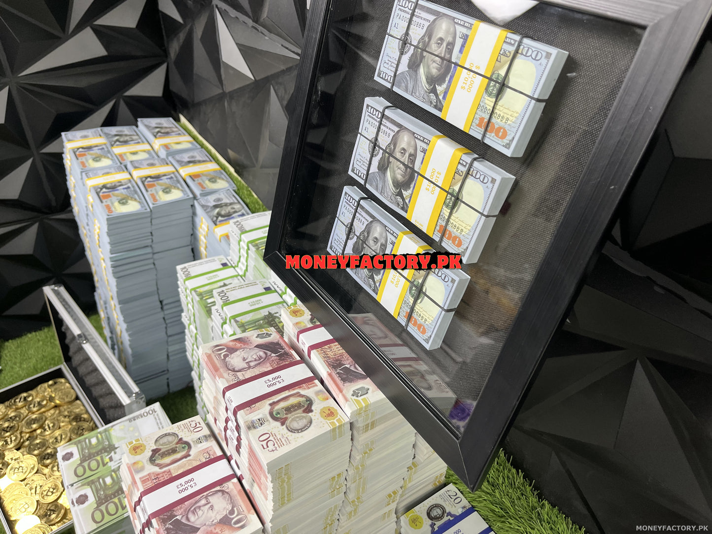 3 Stacks 100 Dollar Frame