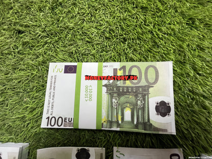 100 Euros Stack