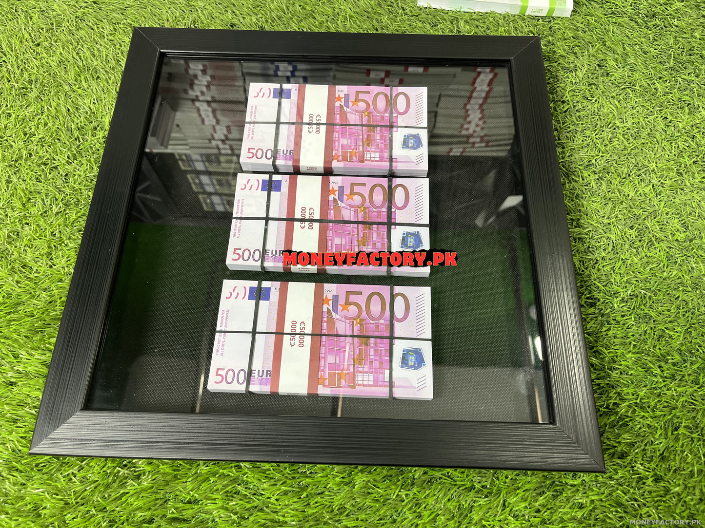 3 Stacks 500 Euros Frame